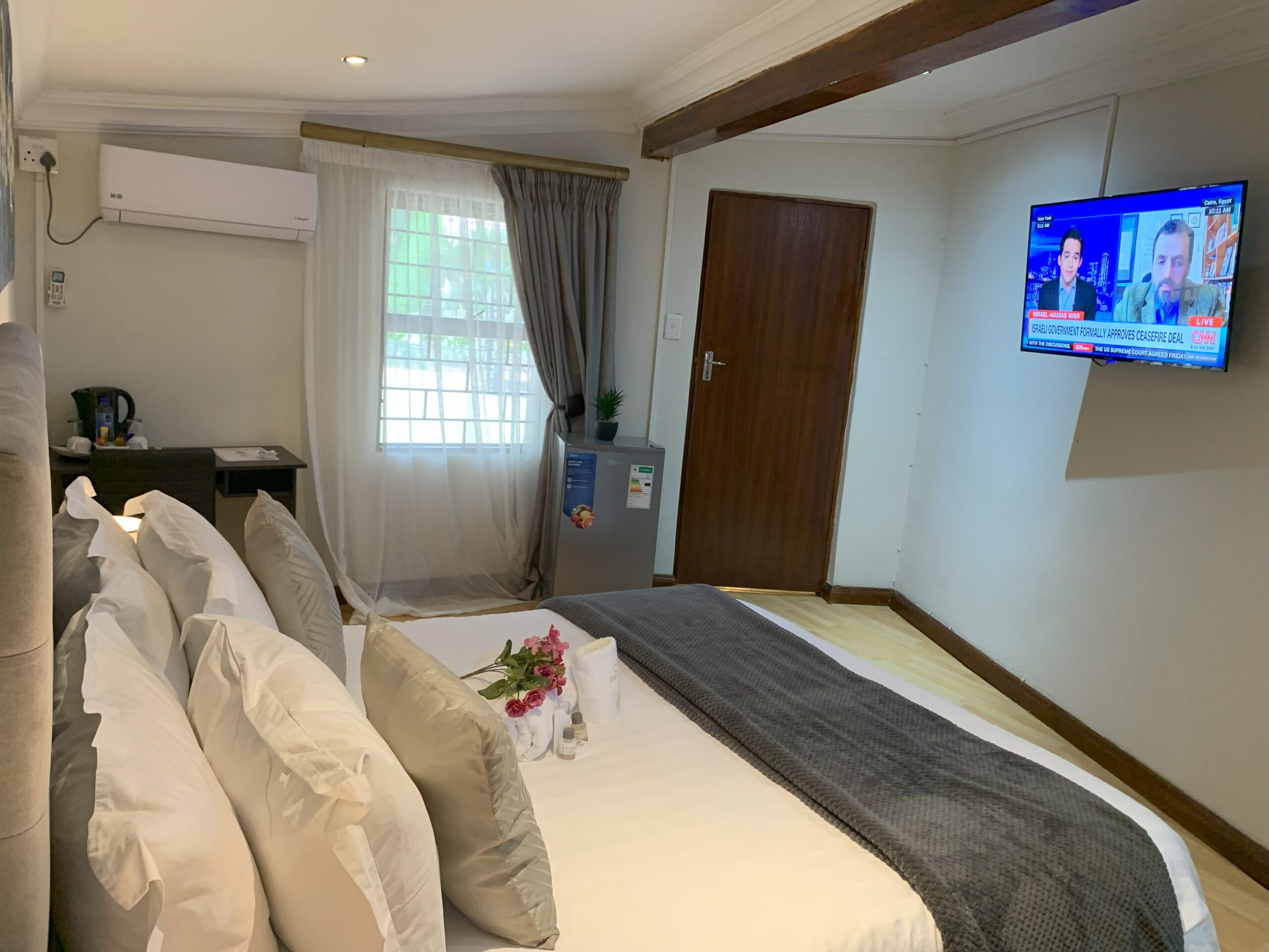 333 Grus Street, Waterkloof - Deluxe Double Room - Image 17