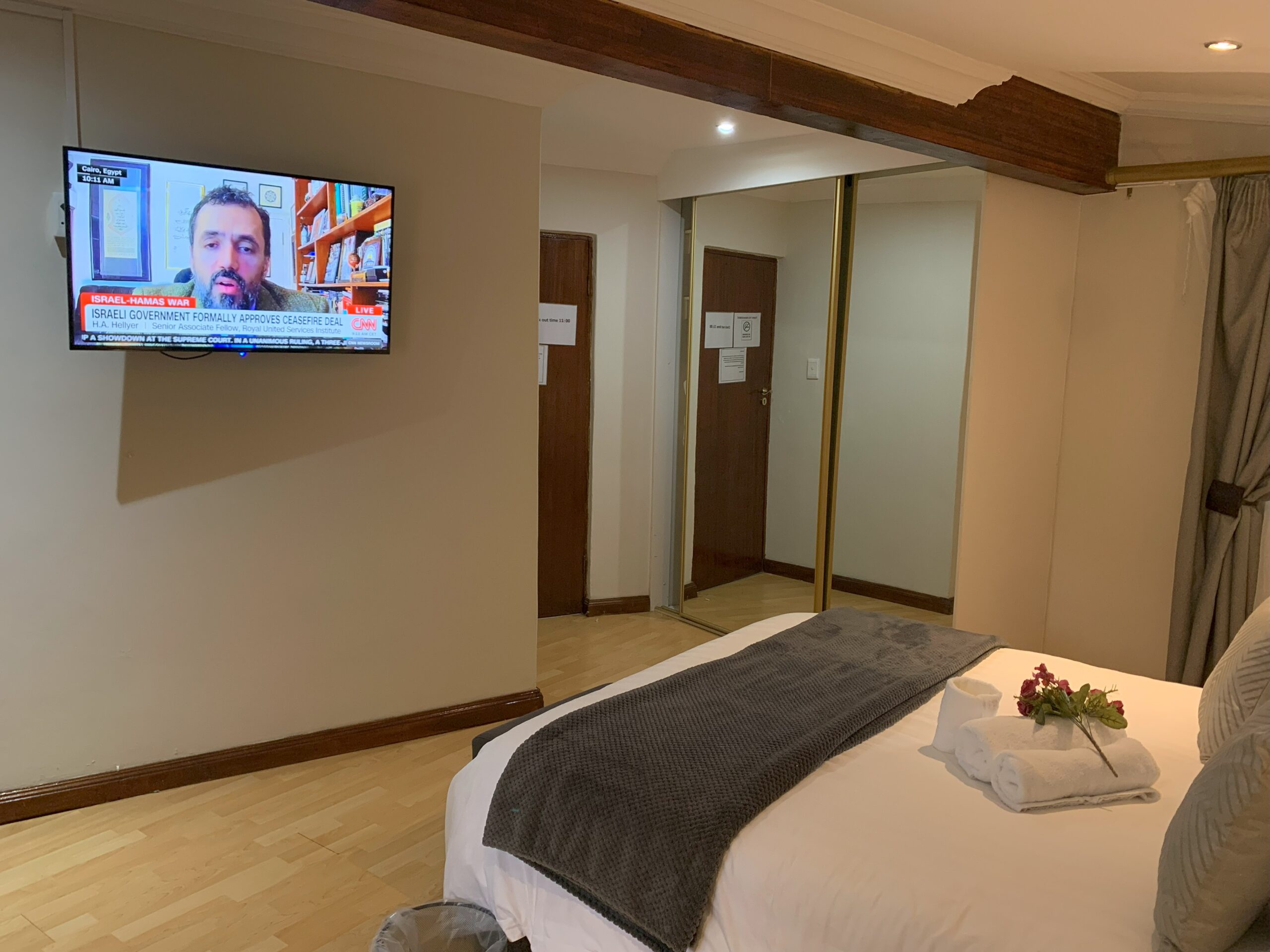 333 Grus Street, Waterkloof - Deluxe Double Room - Image 16
