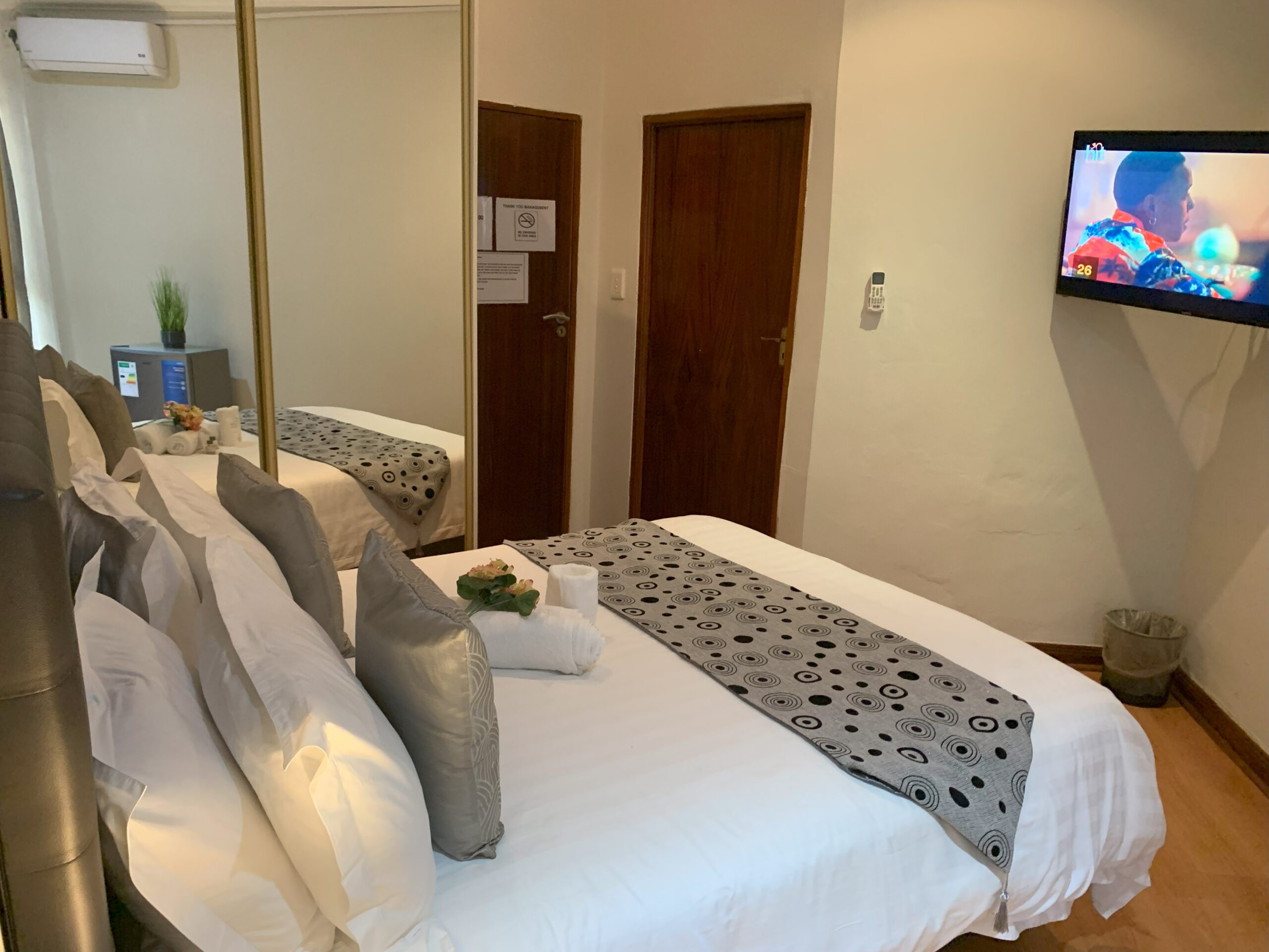 333 Grus Street, Waterkloof - Deluxe Double Room - Image 8
